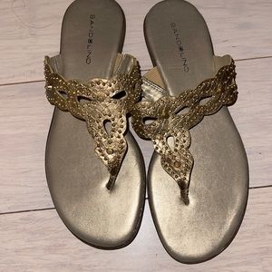 NWT Bandolino Size 6 Gold Slippers